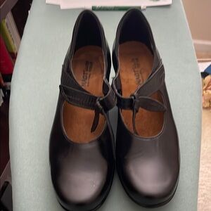 Naot Black Flats Classic Leather dress shoes.